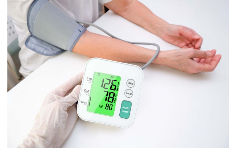 Some operation designs in blood pressure monitors that are very friendly to elderly users